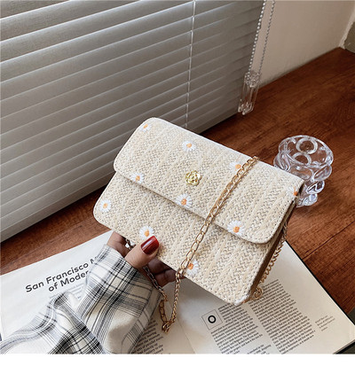 Γυναικεία καλοκαιρινή τσάντα με κεντημένα λουλούδια και μεταλλική στερέωση