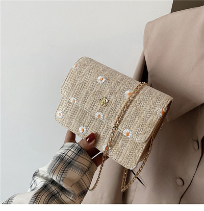 Γυναικεία καλοκαιρινή τσάντα με κεντημένα λουλούδια και μεταλλική στερέωση