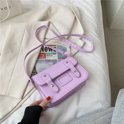 Geanta de dama din piele cu inchidere metalica si maner lung