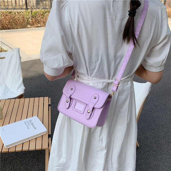 Geanta de dama din piele cu inchidere metalica si maner lung