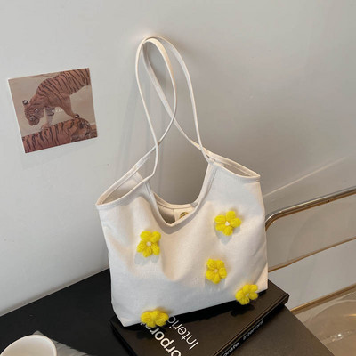 Geanta de dama din stofa cu decor 3D