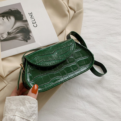 Moderna sieviešu ādas soma ar garu regulējamu rokturi