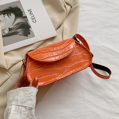 Moderna sieviešu ādas soma ar garu regulējamu rokturi