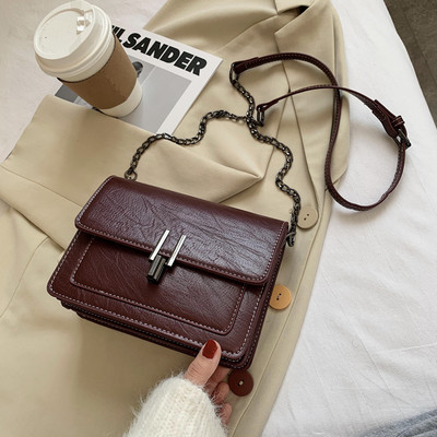 Geanta din piele cu maner lung si inchidere metalica