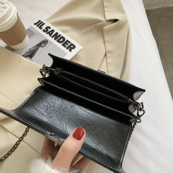 Geanta din piele cu maner lung si inchidere metalica