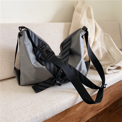 Casual γυναικεία τσάντα με αγκράφες - σε τέσσερα χρώματα