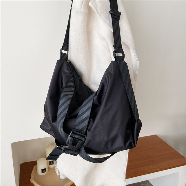 Casual γυναικεία τσάντα με αγκράφες - σε τέσσερα χρώματα