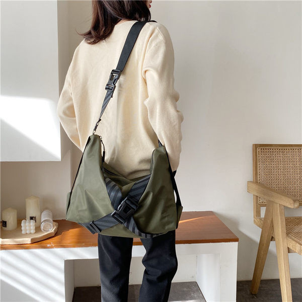 Casual γυναικεία τσάντα με αγκράφες - σε τέσσερα χρώματα