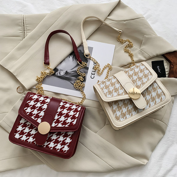 Καρό τσάντα με αλυσίδα και μεταλλικό κούμπωμα