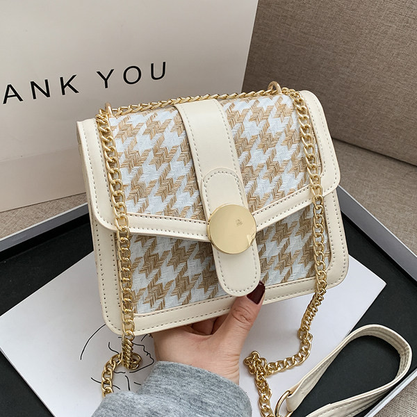 Καρό τσάντα με αλυσίδα και μεταλλικό κούμπωμα