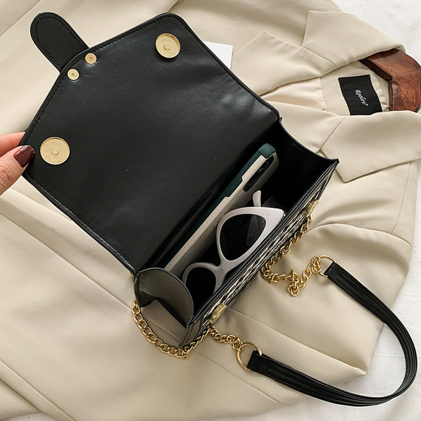 Καρό τσάντα με αλυσίδα και μεταλλικό κούμπωμα