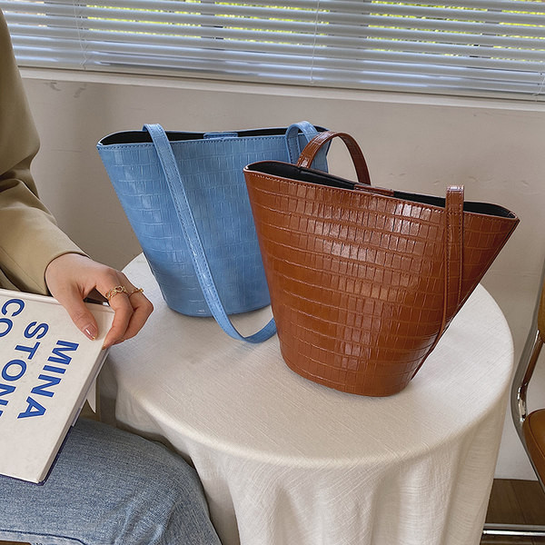 Casual γυναικεία τσάντα από δέρμα faux σε διάφορα χρώματα