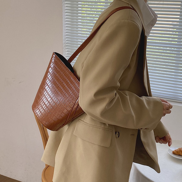 Casual γυναικεία τσάντα από δέρμα faux σε διάφορα χρώματα