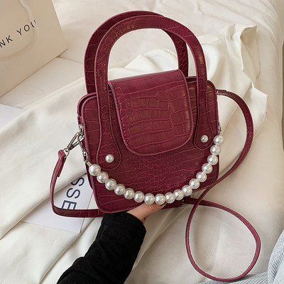 Μικρή ανάγλυφη δερμάτινη τσάντα με λάβη με πέρλες