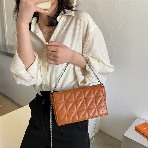 Έκο δερμάτινη γυναικεία τσάντα με μεταλλική αλυσίδα