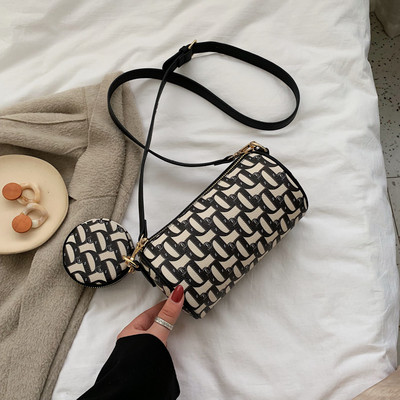 Γυναικεία τσάντα νέο μοντέλο με δύο λαβές και μενταγιόν