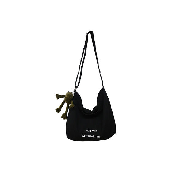 Ikdienas sieviešu soma ar uzrakstu un aksesuāru