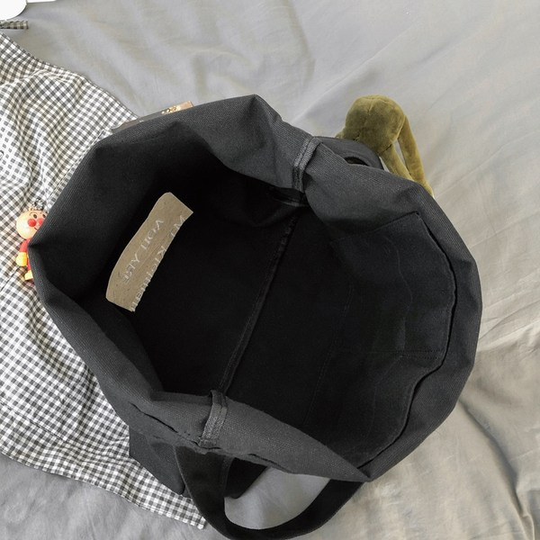 Ikdienas sieviešu soma ar uzrakstu un aksesuāru