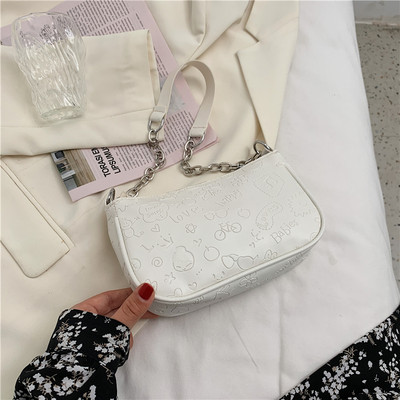 Σύγχρονη γυναικεία τσάντα με μεταλλική λαβή και φερμουάρ