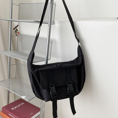 Γυναικεία υφασμάτινη τσάντα και κλείσιμο με φερμουάρ