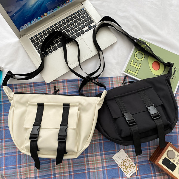 Γυναικεία υφασμάτινη τσάντα και κλείσιμο με φερμουάρ