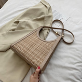 Γυναικεία τσάντα νέου μοντέλου με ρυθμιζόμενη λαβή