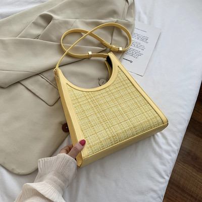 Γυναικεία τσάντα νέου μοντέλου με ρυθμιζόμενη λαβή