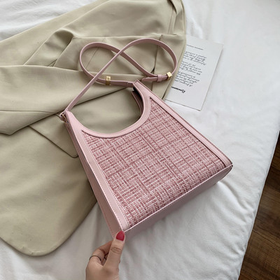 Γυναικεία τσάντα νέου μοντέλου με ρυθμιζόμενη λαβή