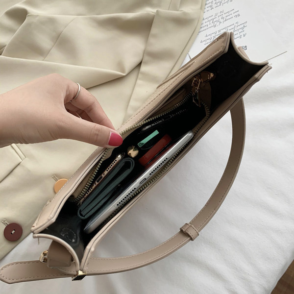 Γυναικεία τσάντα νέου μοντέλου με ρυθμιζόμενη λαβή