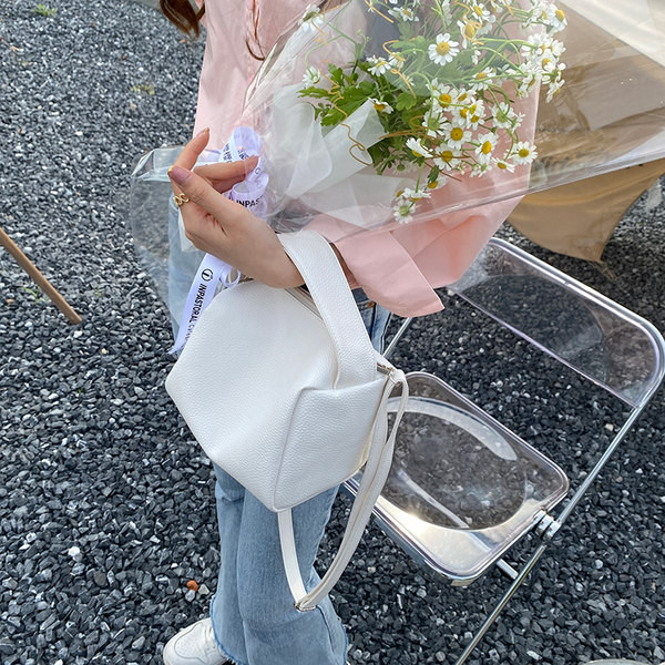 Νέο μοντέλο γυναικεία τετράγωνη τσάντα με φερμουάρ