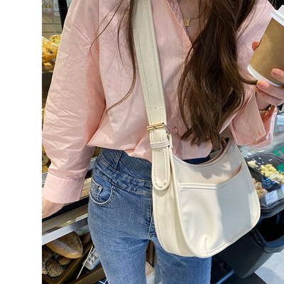 Casual γυναικεία τσάντα με ρυθμιζόμενη λαβή και φερμουάρ