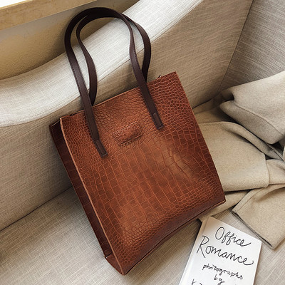 Γυναικεία τσάντα από οικολογικό δέρμα - κλασικό μοντέλο