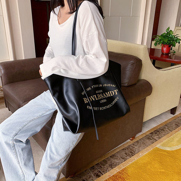 Geantă de zi cu zi pentru femei cu inscripții - în trei culori