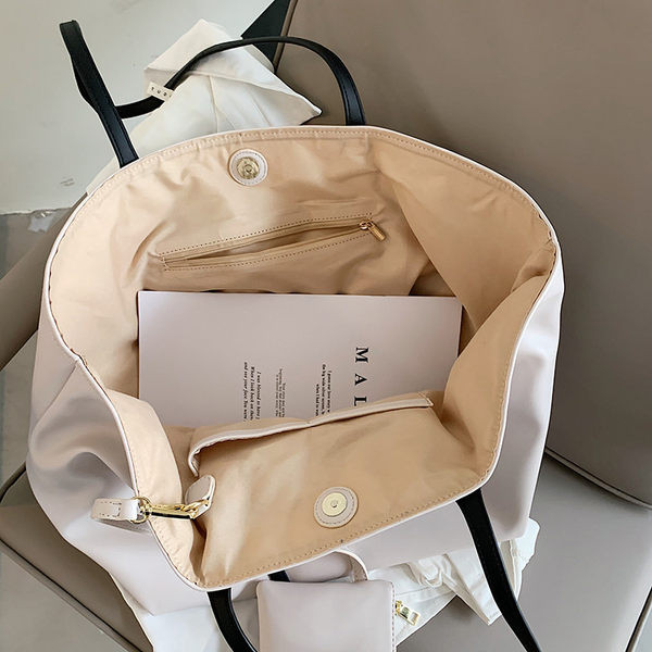 Geantă de zi cu zi pentru femei cu inscripții - în trei culori