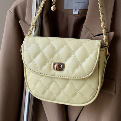 Γυναικεία τσάντα με επένδυση με μεταλλική στερέωση