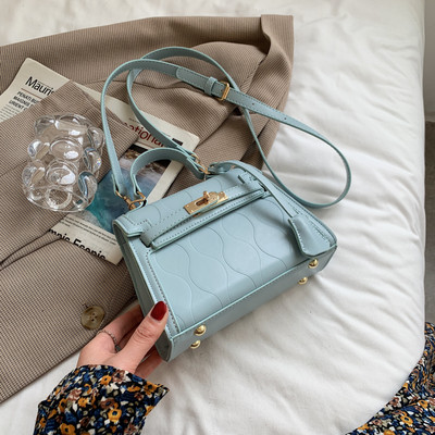 Geanta de dama moderna din piele gofrata cu doua manere