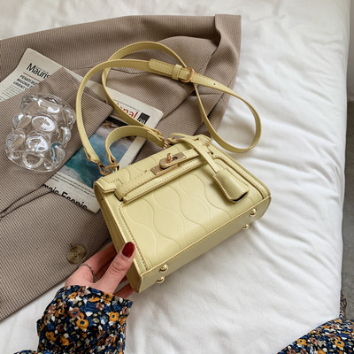 Geanta de dama moderna din piele gofrata cu doua manere