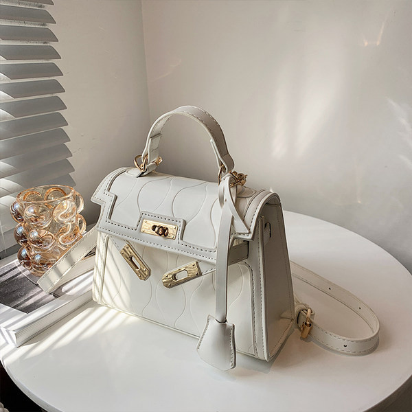 Geanta de dama moderna din piele gofrata cu doua manere