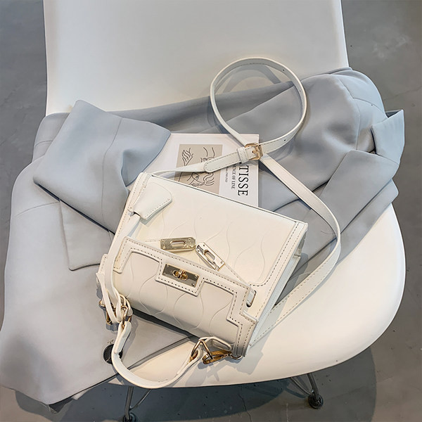 Geanta de dama moderna din piele gofrata cu doua manere