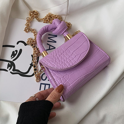 Γυνεκεία τσάντα μικρού μοντέλου από ανάγλυφο δέρμα