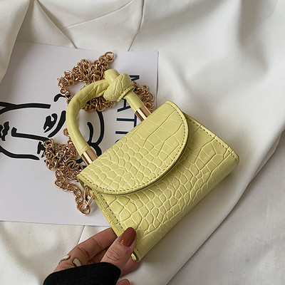 Γυνεκεία τσάντα μικρού μοντέλου από ανάγλυφο δέρμα