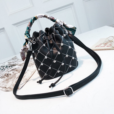 Καθημερινή έκο δερμάτινη τσάντα με κορδόνια  και μεταλλικά στοιχεία