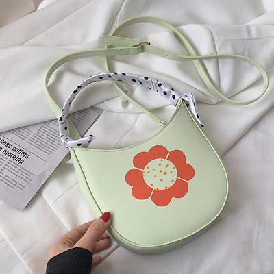 Μικρή τσάντα με πολύχρωμη απλικέ και υφασμάτινη λαβή