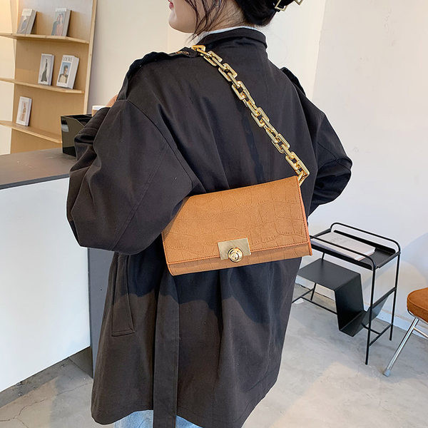 Geanta de dama moderna din piele ecologica - cu inchidere metalica