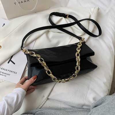 Geanta de dama dreptunghiulara din piele ecologica cu maner din metal si piele