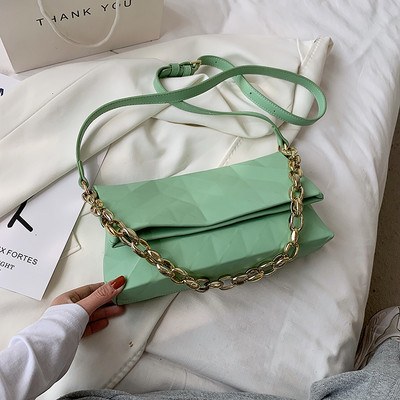 Geanta de dama dreptunghiulara din piele ecologica cu maner din metal si piele