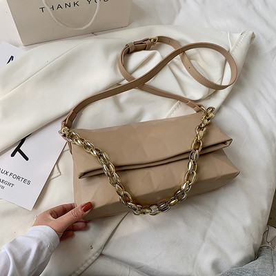 Geanta de dama dreptunghiulara din piele ecologica cu maner din metal si piele