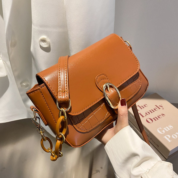 Sieviešu maza kvadrātveida soma ar sprādzi