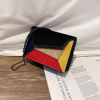 Καθημερινή γυναικεία τσάντα από οικολογικό δέρμα με γεωμετρικά σχήματα και μεταλλική λαβή