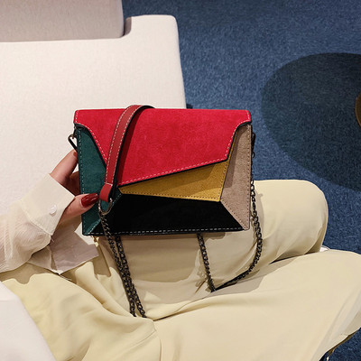 Καθημερινή γυναικεία τσάντα από οικολογικό δέρμα με γεωμετρικά σχήματα και μεταλλική λαβή